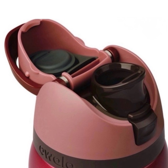 Special Edition Holiday Owala 32oz
Stainless Steel FreeSip Water Bottle - Picture 4 of 7